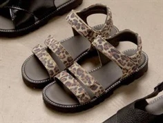 Angulus sandal leopard ruskind i størrelse 34 til 39. en rigtig cool sandal til tweens